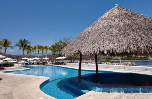 Ixtapa Villa | Sun and security, for your family.