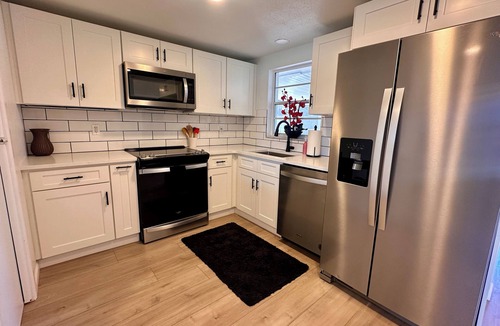 Jasmine Lakes House | Sunny 2BR Retreat · Enclosed Patio · Pet Friendly · Near Gulf Beaches