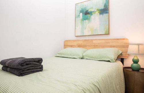 Downtown Jersey City Apartment | Sunny! Spacious 2BR! Near Downtown!