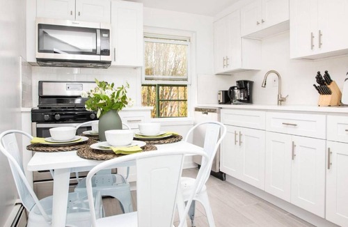 Downtown Jersey City Apartment | Sunny! Spacious 2BR! Near Downtown!