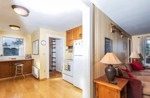 Sequim House | Sweeping Mountain Views from a Superb Deck
