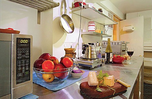 Wheaton House | Sweet, Suite Garden Retreat