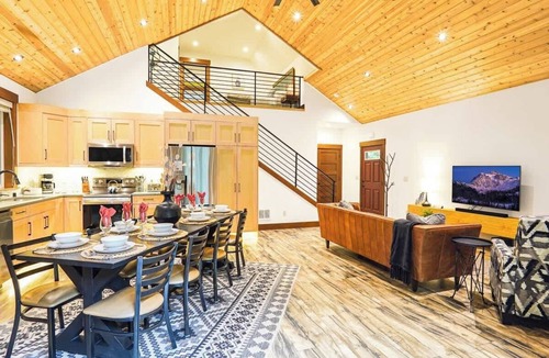 Warnick House | Swiss Marmot with Cedar Sauna, Hot Tub, EV Charger