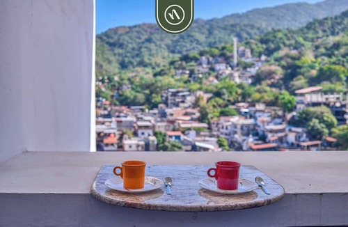El Caloso Apartment | Tasteful Condo Near Romantic Zone - Pool