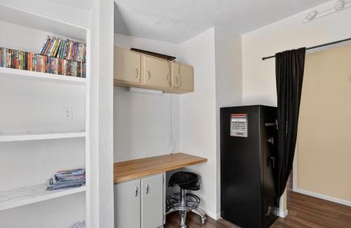 Tehachapi House | Tehachapi 12-Guest Group Escape home