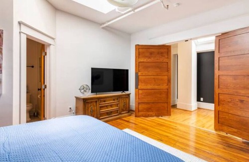 Roanoke Apartment | The Bootlegger. Downtown Loft.