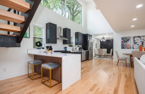 Atlanta House | The Briarcliff Glass House Fabulous 6-bedroom SMART house with smar