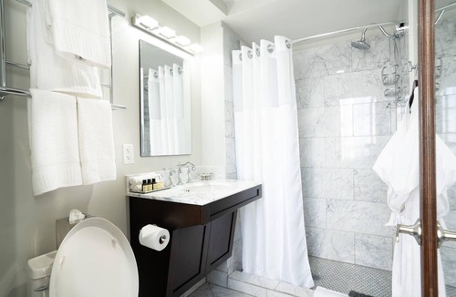 Gastonia Hotel | The Esquire Hotel Downtown Gastonia, an Ascend Collection Hotel
