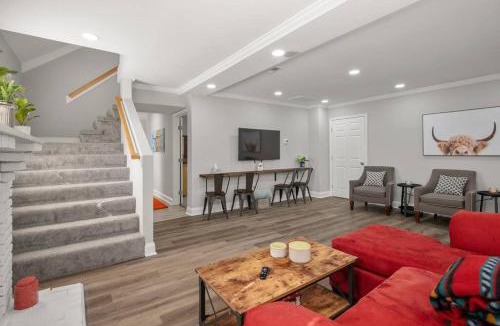 South Richmond House | The Farmhouse Spacious, Moo-tiful Haven by RVA!