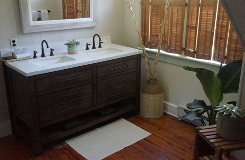 Canadensis Bed & Breakfast | The Frogtown Inn