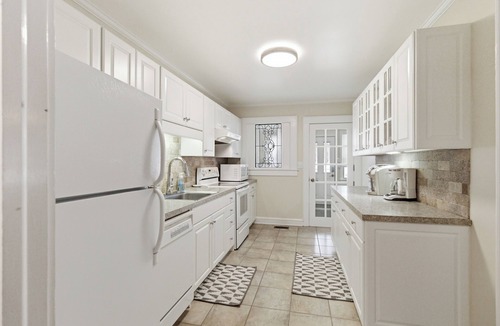 Concord House | The Harmony Upscale Retreat Walking Distance to Downtown
