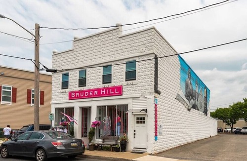 Berlin House | "The Hive"-Downtown Berlin, 4 BR, Sleeps 8, 2 Bath
