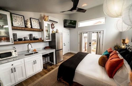 Ironton House | The King Suite at Pickle & Perk