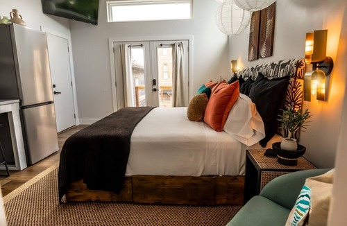 Ironton House | The King Suite at Pickle & Perk