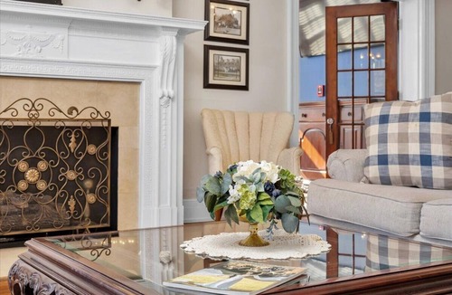 Roanoke Bed & Breakfast | The Maridor - "Daisy" Historic home near lots of shops and restaurants