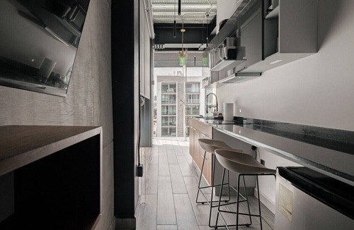 Benito Juarez Apartment | The Palm Loft–Modern Comfort with/Equipped Kitchen