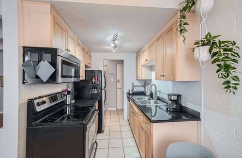 Speer Apartment | The Pink Pearl, 1BD, 30 Day, Wash Park West