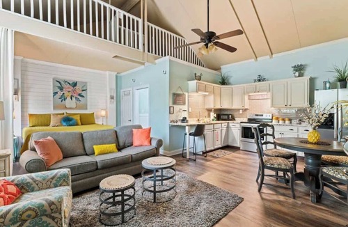 Fruit Cove Apartment | *The Poolside Studio*-Lounge, Pool, Wifi