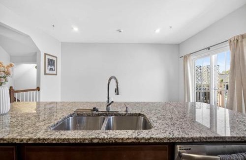 Glen Burnie House | The Retro Pad
