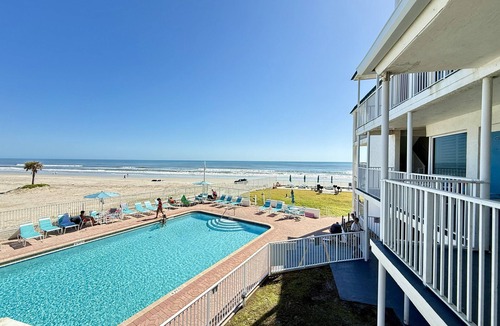 Lenox Park Apartment | The Sea Star is an adorable seaside studio with a gorgeous ocean view!