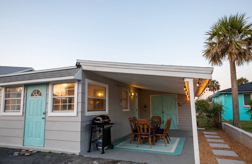Melinda Cook Cottage | The Shores Beach Cottage - a Short Walk from the Sand - Daytona Beach Shores