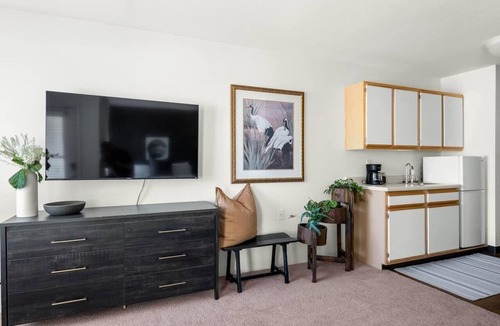 Paradise Apartment | The Sutter | Private Studio in Paradise