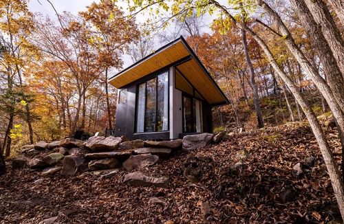 Goldbond Cabin | The Vista Glass Cabin at Four Fillies Lodge w/Hot Tub
