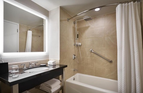 Eisenhower East Hotel | The Westin Alexandria Old Town