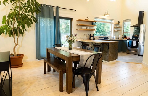 Winthrop House | The Winthrop Basecamp: Trailside vacation home—easy walk to Winthrop