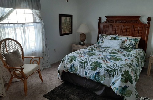 St. Petersburg Condo | This updated 1 BR condo is furnished and available for 3 month minimum rental.