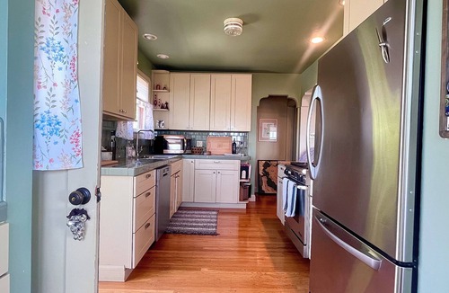 Kensington House | Three Bridge Bayview Bungalow in charming Kensington perfect for relaxing stays