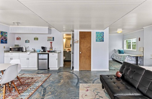 Daytona Beach Cottage | Three Oars Beach Surf Shack Pool, Oceanview, Game Room