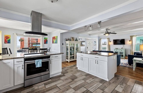 Daytona Beach Cottage | Three Oars Beach Surf Shack Pool, Oceanview, Game Room