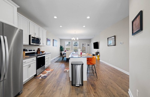 Blacksburg Villa | Three-Suite-Villa "Open Floorplan Private Living on Every Level"