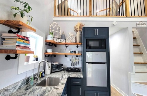 Kings Grant House | Tiny Home with Loft, Short Drive to WB