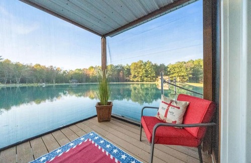 Brackney Boat Rental | Tiny House Boat on a Tiny Lake Retreat
