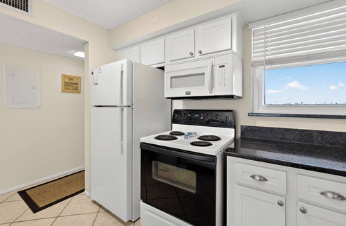 Satellite Beach Condo | Top Floor Oceanfront 2BR w/Balcony at Paradise Beach Club, Unit 447