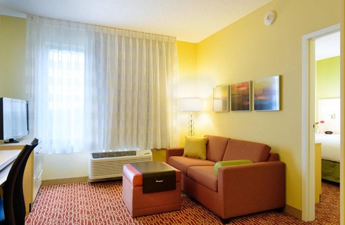 Ballenger Creek Hotel | TownePlace Suites by Marriott Frederick
