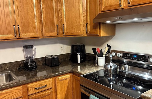 North Ironbound House | Tranquil 2-bedroom house in Newark with AC, WiFi