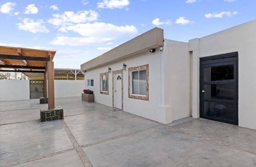 El Centenario Apartment | Tranquil Studio, Steps to the Beach + Parking