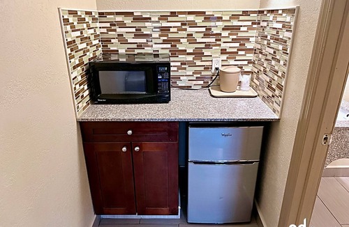 Three Bridges Hotel | Travel Inn & Suites