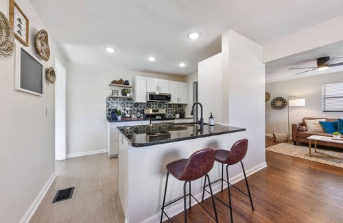 Lakeshore South House | Trendy Jax Home Near Downtown, 30-mins to Beach