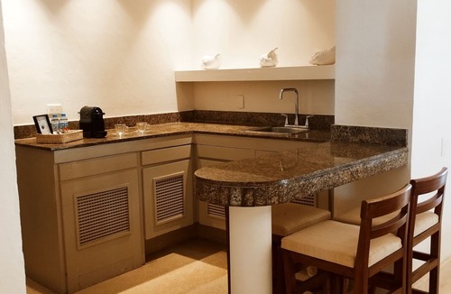 Barra Vieja Hotel | Tres Vidas Acapulco Suites
