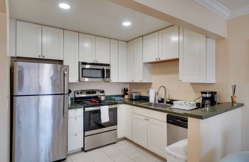 Pleasanton Condo | Tri-Valley Getaway 2 Mi to Historic Main Street!