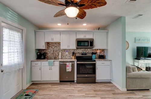 Sunny Shores House | Tropical Retreat, Pet Friendly, Fenced Yard, Wifi