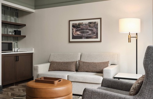 New Bern Hotel | Tryon Riverfront Inn New Bern, Tapestry