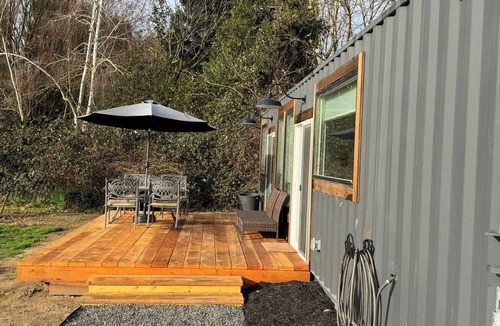 Oakdale House | Tuscan Villa Riverfront 1-bedroom, 1 Bath, Oakdale with WiFi and AC