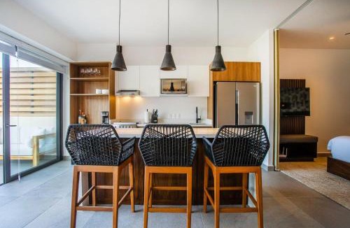 El Caloso House | Two Pools, Bar & Gym | Casa Medianoche at Oasis