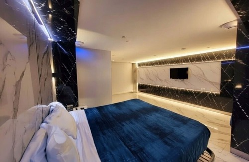 Borough Park Hotel | Umbrella Hotel Brooklyn