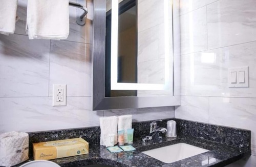 Borough Park Hotel | Umbrella Hotel Brooklyn